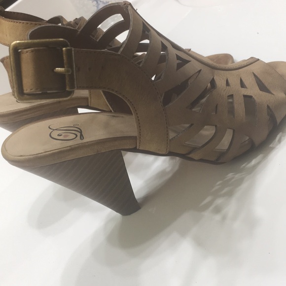 Heeled sandals - Picture 2 of 2